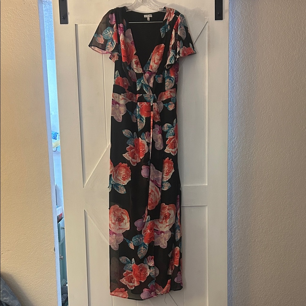 Chic Black Floral Maxi Dress